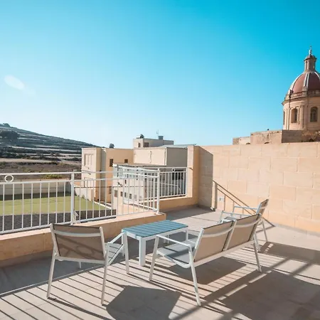 Ferienhaus Spacious With Pool Għasri