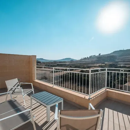 Spacious With Pool Għasri