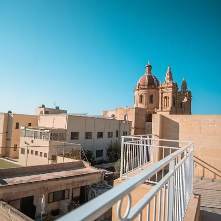 Ferienhaus Spacious With Pool Għasri