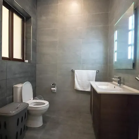Spacious With Pool Ferienhaus